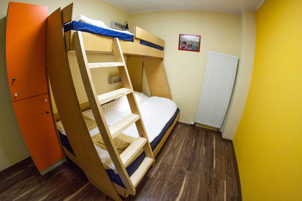 Hostel Cycle On Гданськ Екстер'єр фото